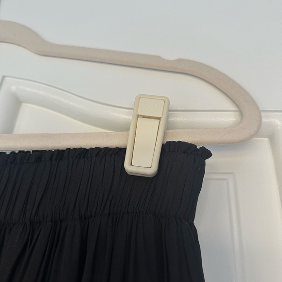 GAP Black Pleated Midi Skirt (XSP) - Picture 2 of 5